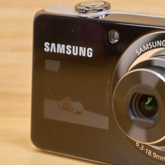 Samsung PL100 12.2MP Digital Camera, front LCD Display for selfie and Kids photo - Picture 9 of 9